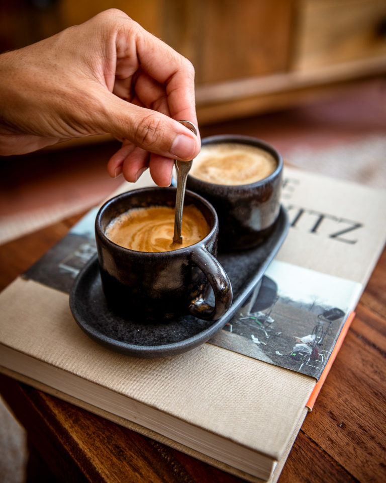 Chávenas para expresso café em ambiente